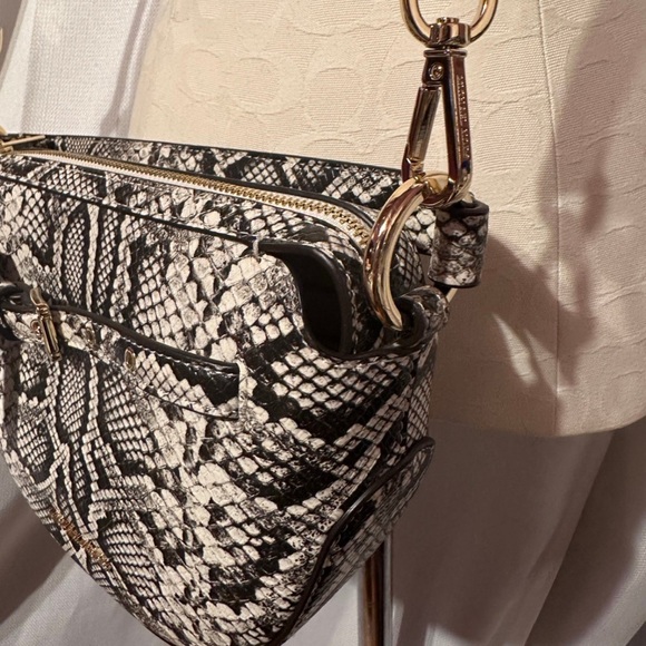 Michael Kors Crossbody - Picture 7 of 8